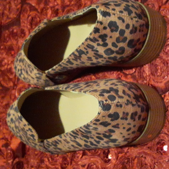 Shoes - Picture 7 of 8